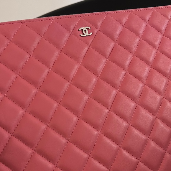 Auth Chanel Pink Classic Quilted Large Pouch -PreLoved - Picture 5 of 15